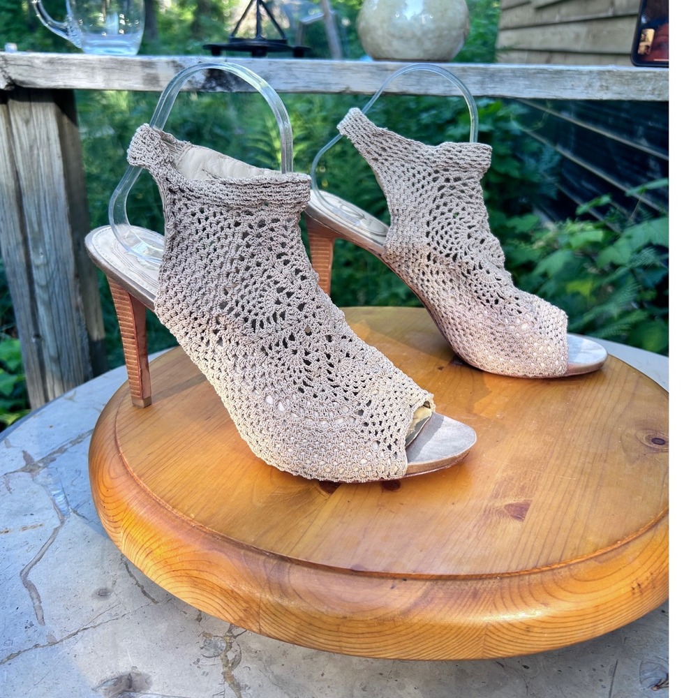 Bellini Stretchy Crochet Sandal Size 10 Pale Nude Taupe Vince Camuto Neutral